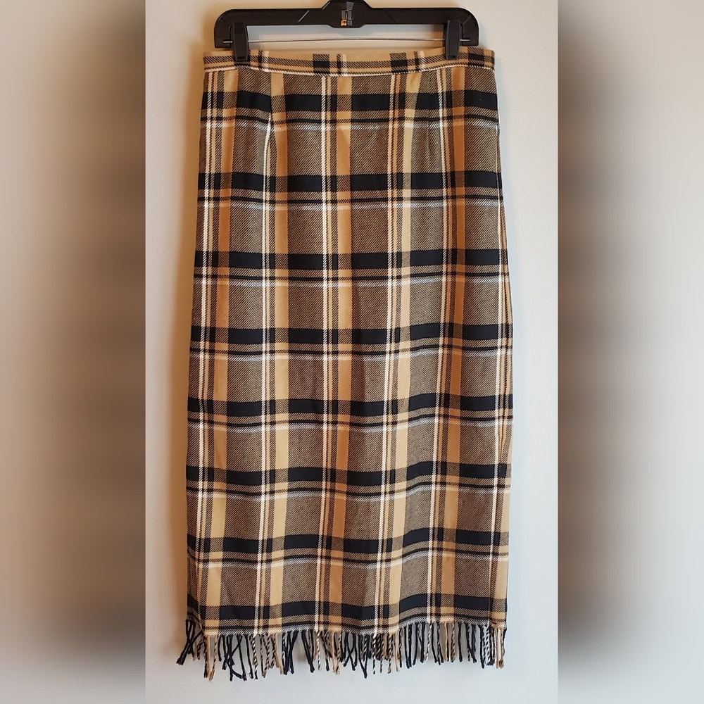 Vintage Womens Requirements Black and Tan Plaid Wool Blend Lined Pencil Skirt